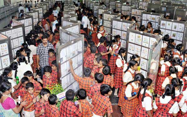 APPEX-2014, Students viewing philatelic exhibits