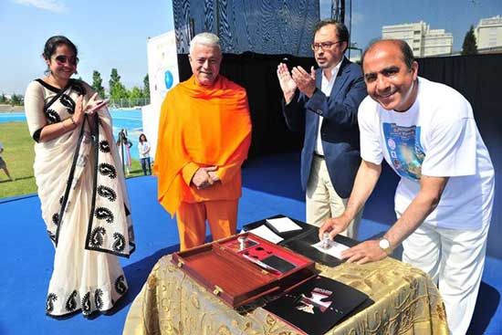 Commemorative Postcard on First International Day of Yoga (India – Portugal Joint Commemoration)