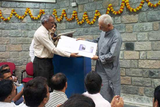 Special Cover on Braille Edition of ‘Apprenticed to a Himalayan Master – A Yogi’s Autobiography’ and the Walk of Hope 2015-16 (Manav Ekta Mission)