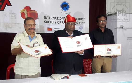 Special Cover on Puneri Pagadi released at Coinex Pune 2015